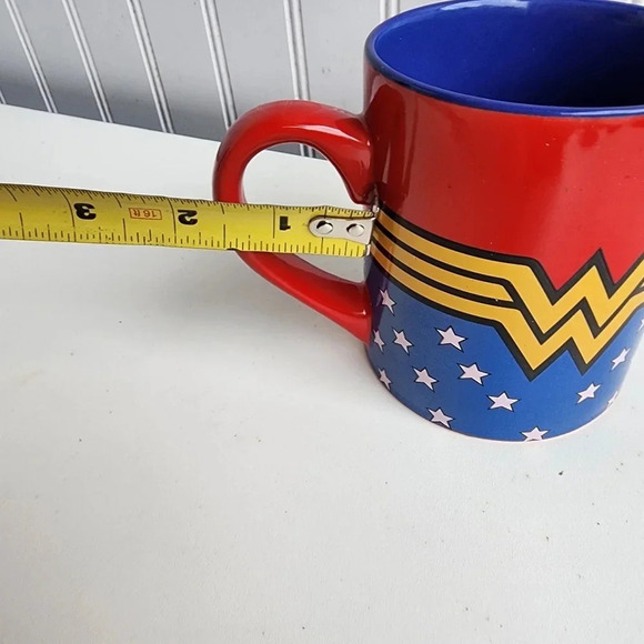 Wonder Woman 12 oz. Coffee Mug Cup DC Comics Gold Red Blue - Picture 4 of 7